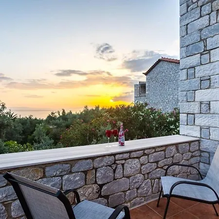 빌라 Mani Seastone Luxury Villas - Escape By The Pool